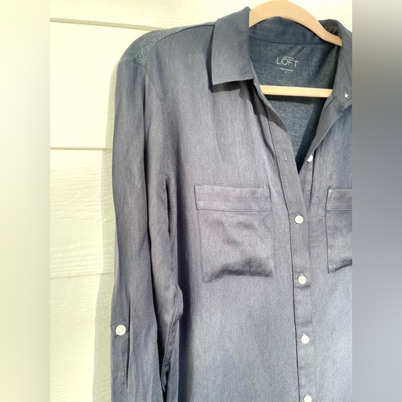 LOFT button up tunic in two-toned navy. Size small. - Picture 2 of 8